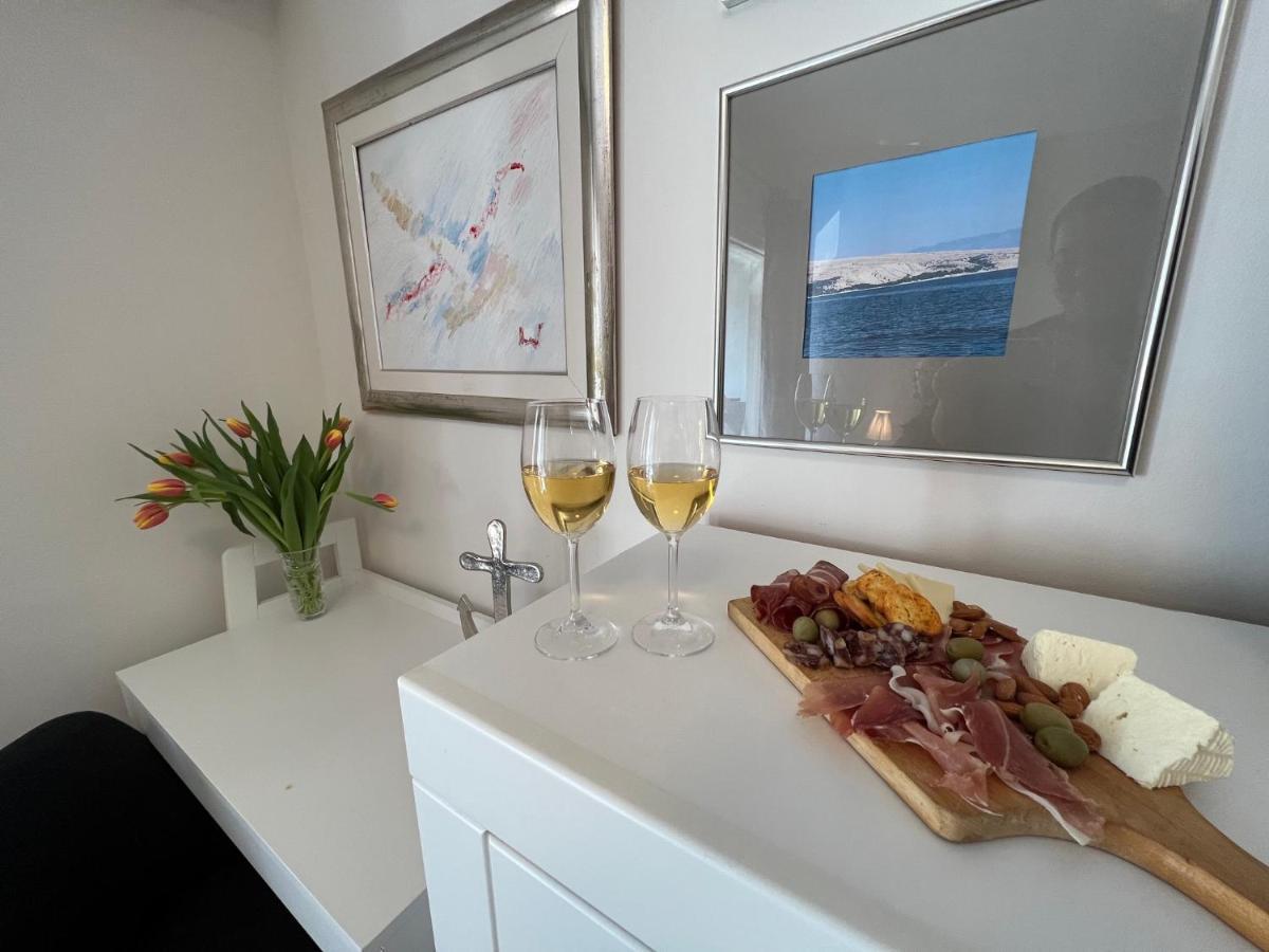 Studio Apartment Marina Mel Novi Vinodolski Ngoại thất bức ảnh